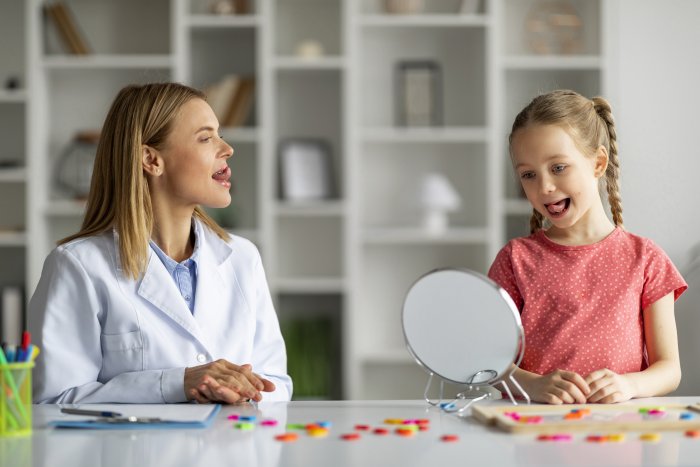 Specjalista od mowy dla dzieci – kto to jest i kiedy warto zasięgnąć jego pomocy